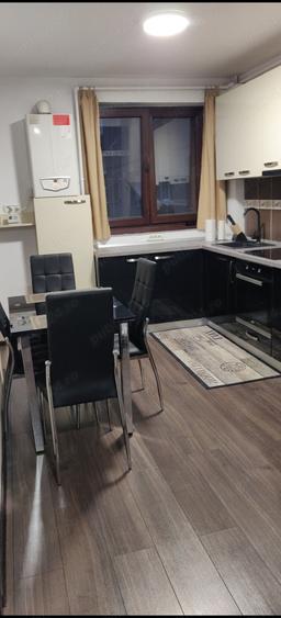 Apartament cu 3 camere decomandat, mobilat în Calea București