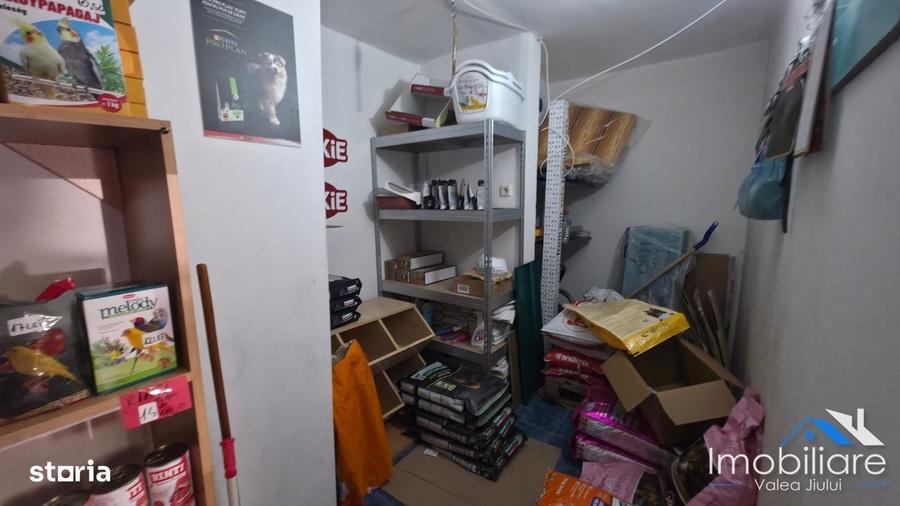 Spațiu comercial, de 51 mp, în Petros