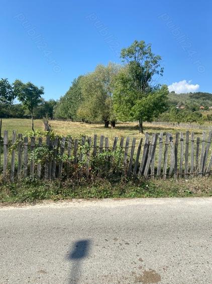 Teren de 3250 mp, în Baia de Fier