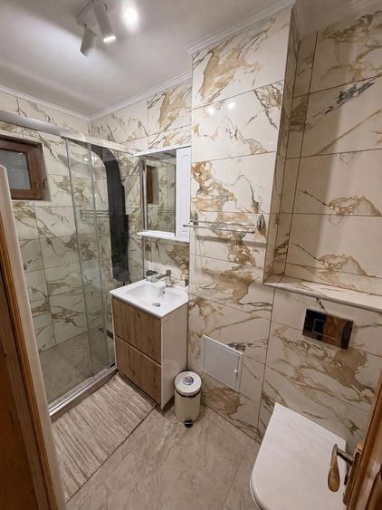 Apartament cu 4 camere semidecomandat în Central