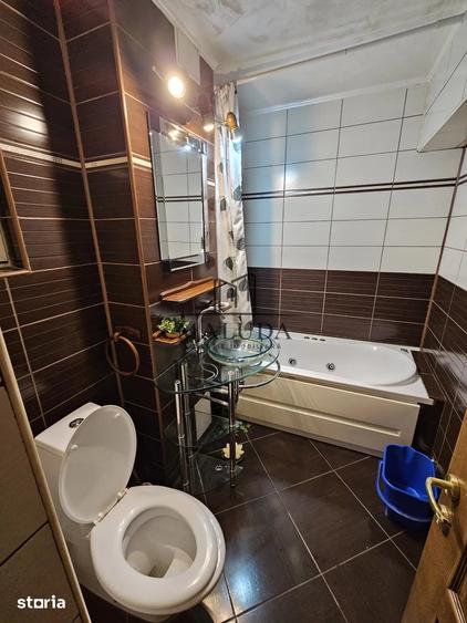 Apartament cu 3 camere decomandat în Calea București