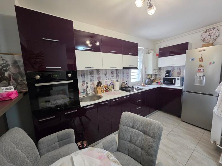 Apartament cu 3 camere semidecomandat, mobilat în 1 Decembrie 1918