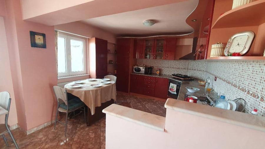 Apartament cu 4 camere semidecomandat în Aurel Vlaicu