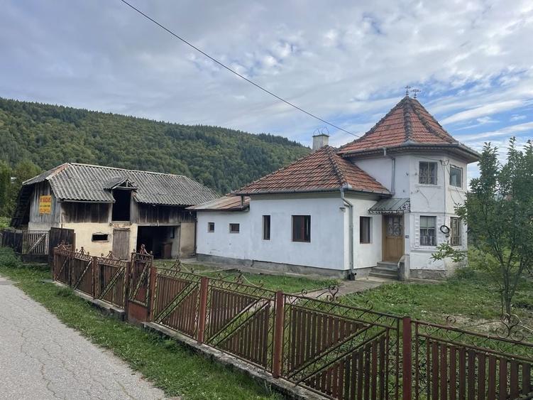 Casă cu 3 camere în Cotenești