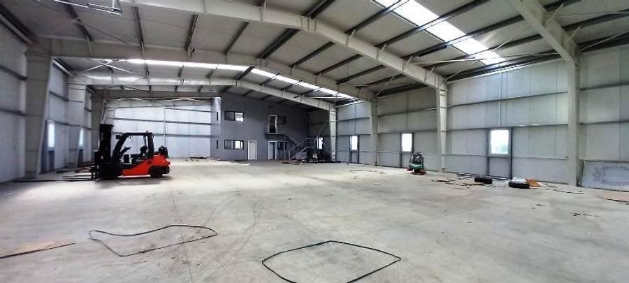 Spațiu industrial, de 1,000 mp, în Central