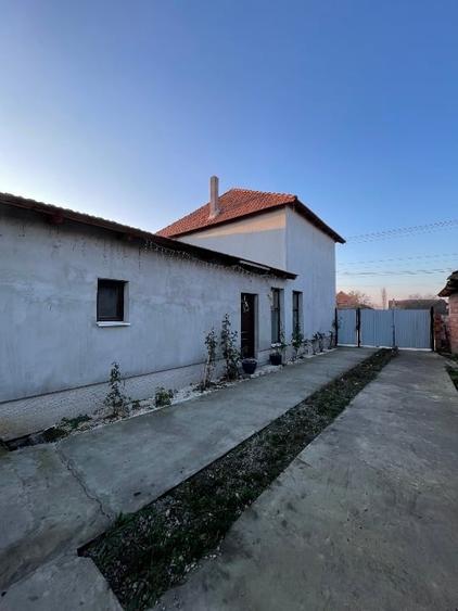 Casă individuală cu 5 camere cu Canalizare în Vânători