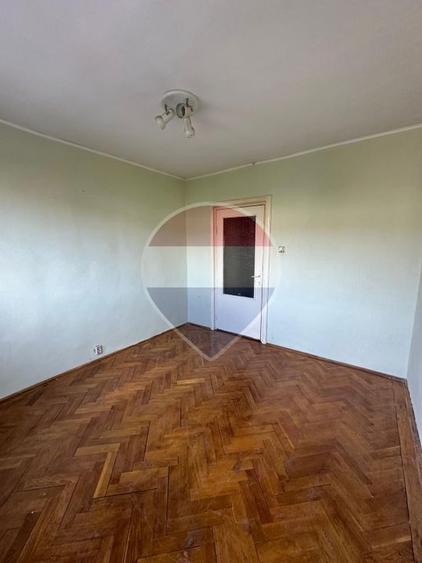 Apartament cu 3 camere decomandat în Rogerius