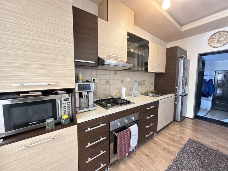 Casă individuală cu 9 camere cu Canalizare în Sânandrei