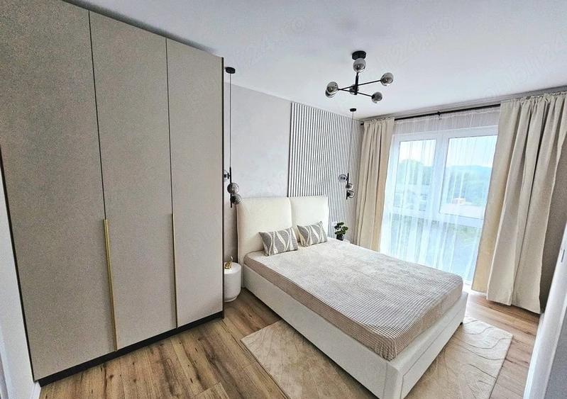 Apartament cu 3 camere semidecomandat, mobilat în Florești