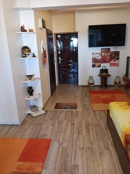 Garsonieră decomandată în Central