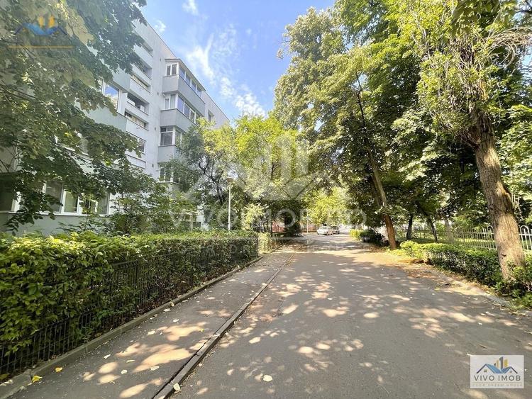 Apartament cu 3 camere semidecomandat în Titan