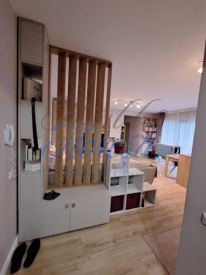 Apartament cu 3 camere semidecomandat în Florești