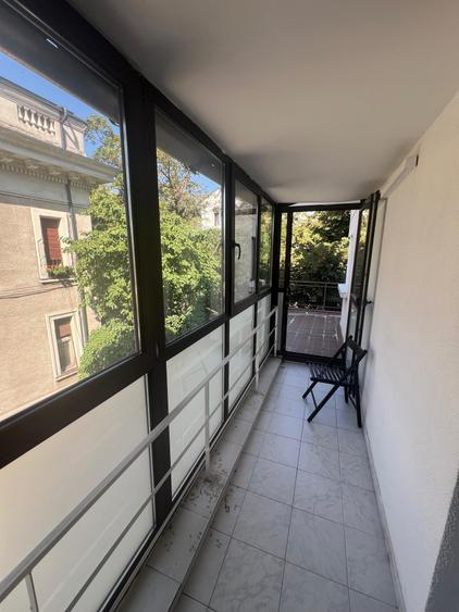 Apartament cu 4 camere decomandat în Capitale