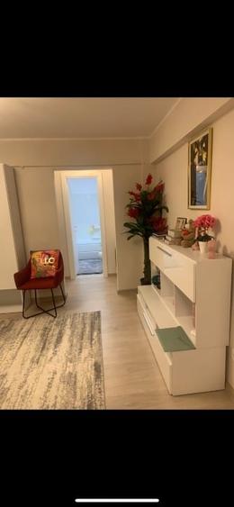Apartament cu 3 camere decomandat, mobilat în Central