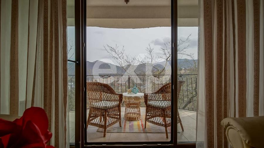 Casă individuală cu 11 camere cu Piscina în Drumul Poienii