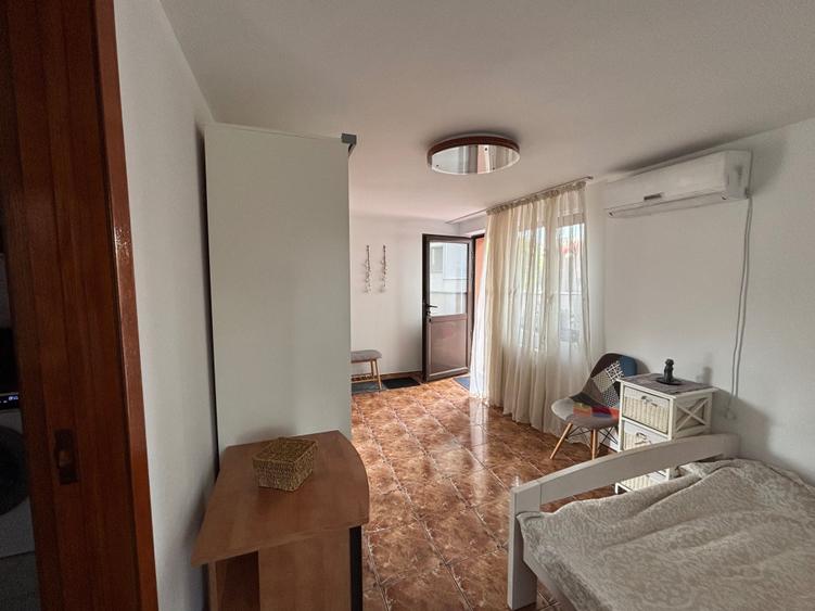 Garsonieră decomandată în Decebal