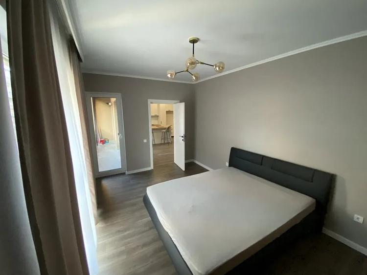 Apartament cu 2 camere semidecomandat, mobilat în Florești