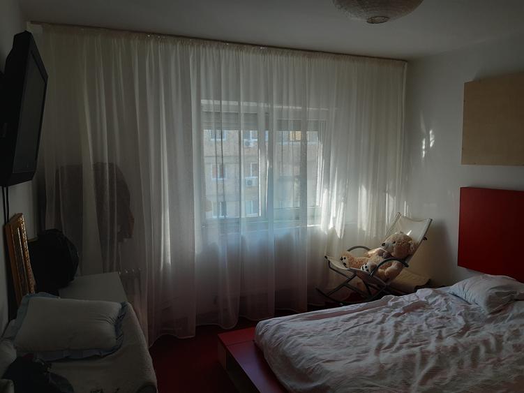 Apartament cu 3 camere decomandat în Rogerius
