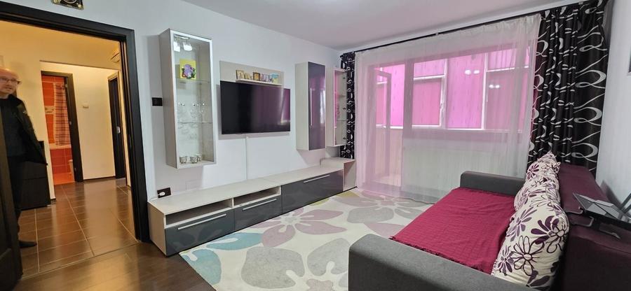 Apartament cu 2 camere decomandat, mobilat în Casa de Cultură