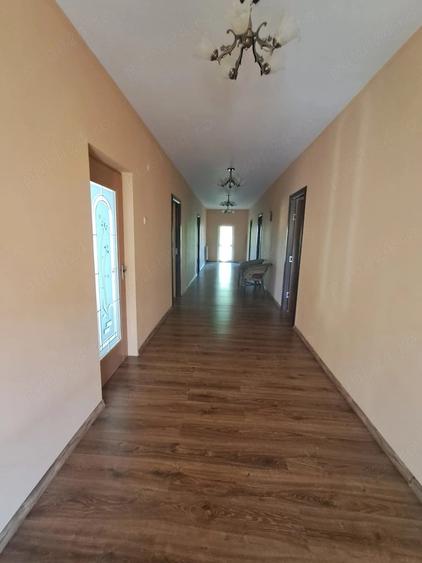 Casă cu Teren 1216 Mp în Tomești