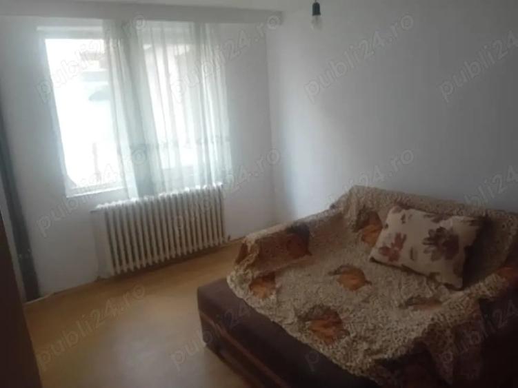 Apartament cu 3 camere decomandat în Precista