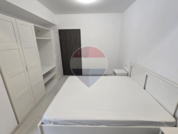 Apartament cu 2 camere semidecomandat, mobilat în Apărătorii Patriei