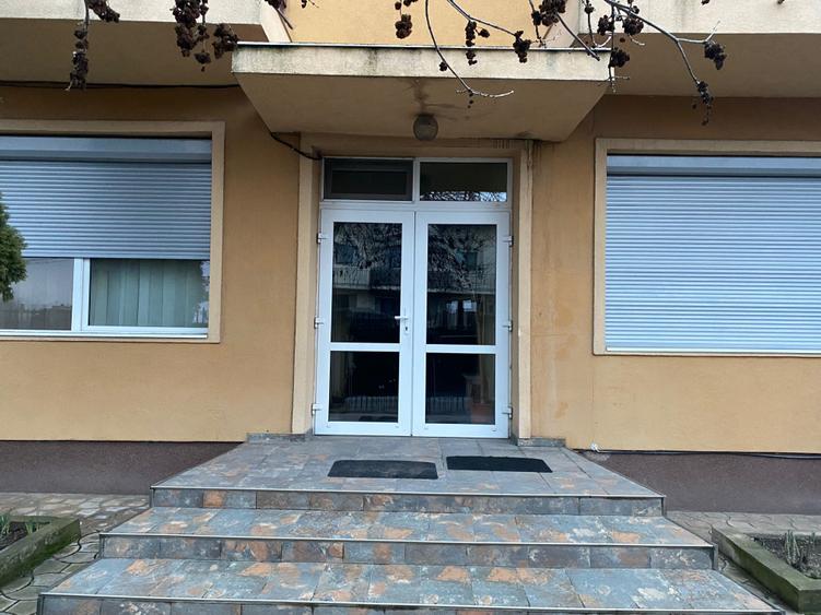 Garsonieră decomandată în Girocului