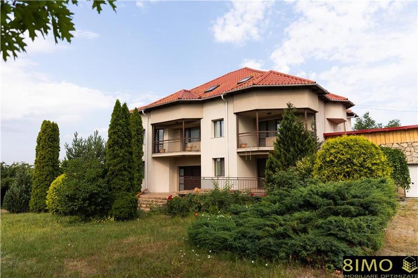 Casă individuală cu 11 camere cu Teren 2500 Mp în Fălticeni