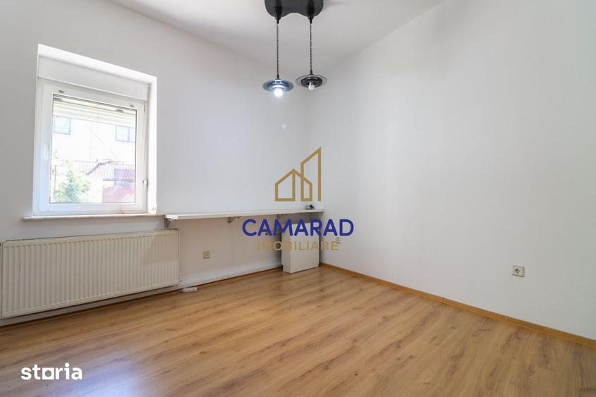 Casă cu 9 camere cu Teren 50 Mp în Tei