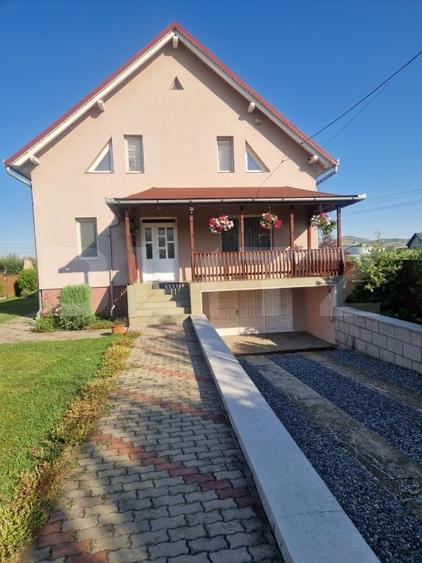 Casă individuală cu 7 camere cu Canalizare în Luduș