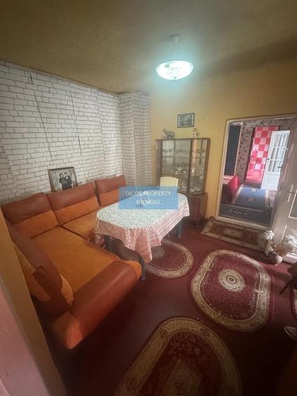 Casă individuală cu 3 camere cu Canalizare în Casa Cărții