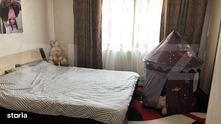 Casă cu 4 camere în Roșu