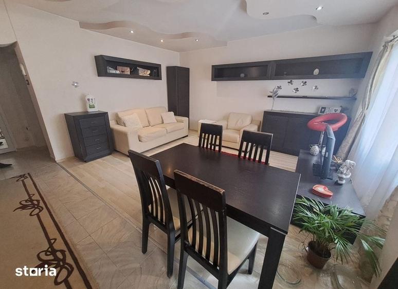 Apartament cu 3 camere decomandat în Gară