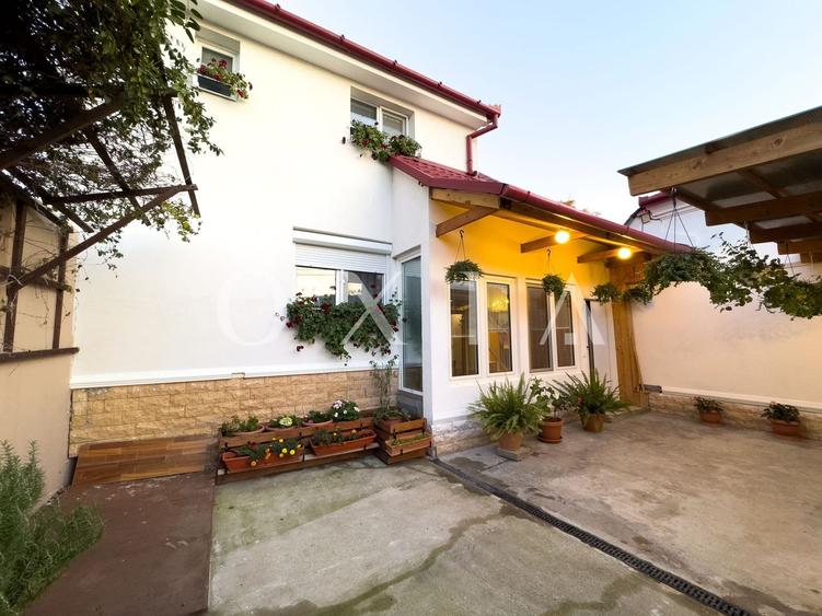 Casă individuală cu 7 camere cu Canalizare în Rogerius