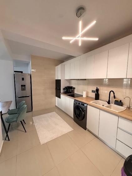 Apartament cu 3 camere decomandat, mobilat în Central