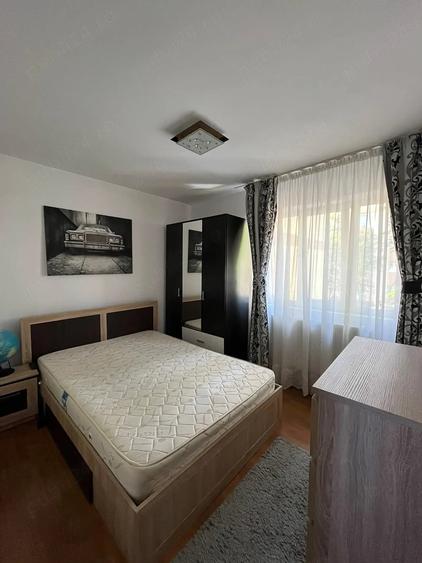 Apartament cu 3 camere semidecomandat în Mărăței