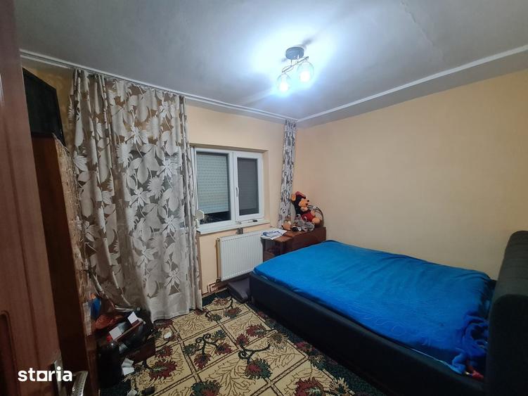 Apartament spatios cu 4 camere, 2 balcoane Marghita, zona Penny - 2