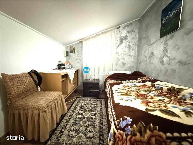 Casă cu 4 camere în Valea Adâncă