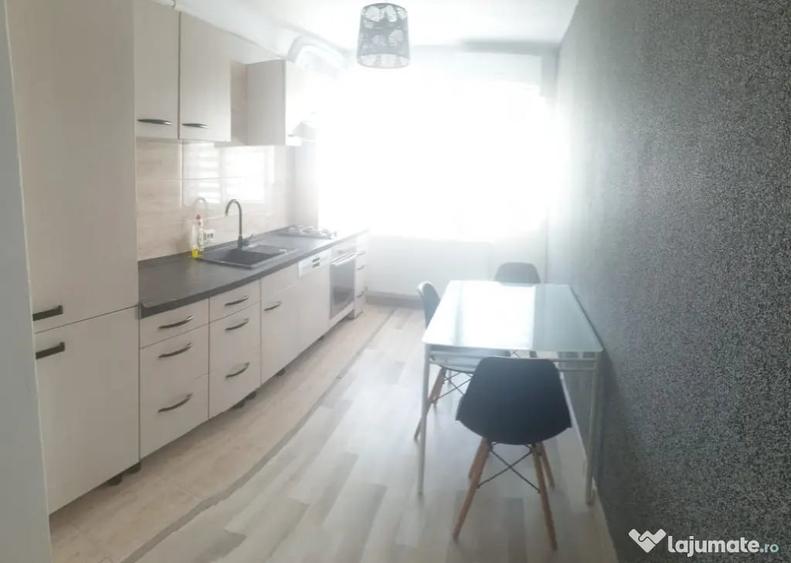 Apartament cu 4 camere decomandat în 1 Mai