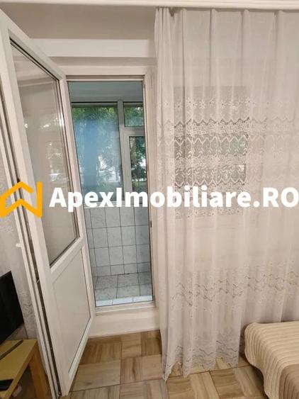 Apartament cu 2 camere semidecomandat, mobilat în Tei