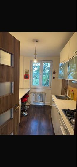 Apartament cu 4 camere decomandat în Paleu