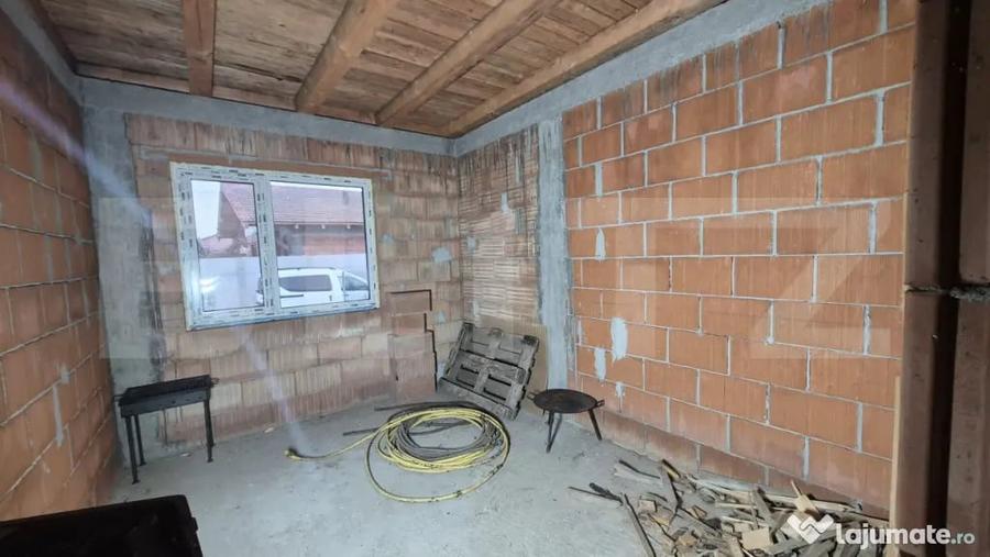 Casă cu 4 camere cu Teren 400 Mp în Vetiș