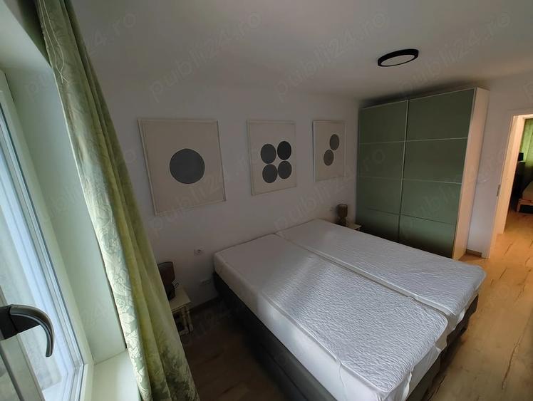 Apartament cu 4 camere decomandat, mobilat în Traian