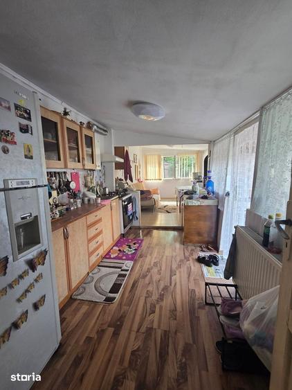 Casă cu 5 camere cu Teren 600 Mp în Andronache