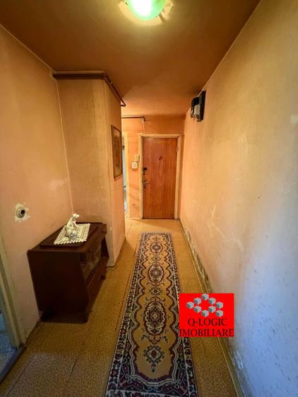 Apartament cu 3 camere decomandat în Tractorul