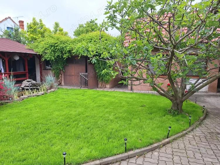 Casă cu 6 camere cu Teren 1330 Mp în Central
