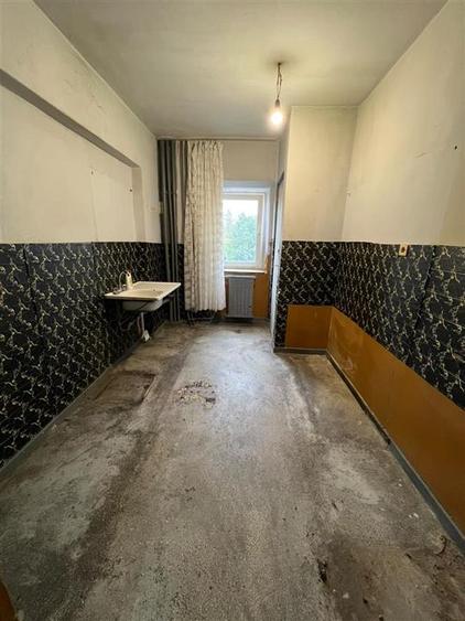 Apartament cu 3 camere decomandat în Podu Roș