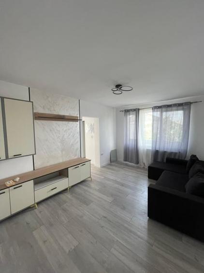 Apartament cu 3 camere decomandat, mobilat în Beclean