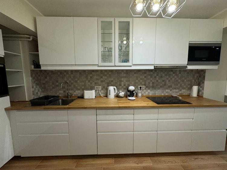 Apartament cu 3 camere decomandat în Șcheia