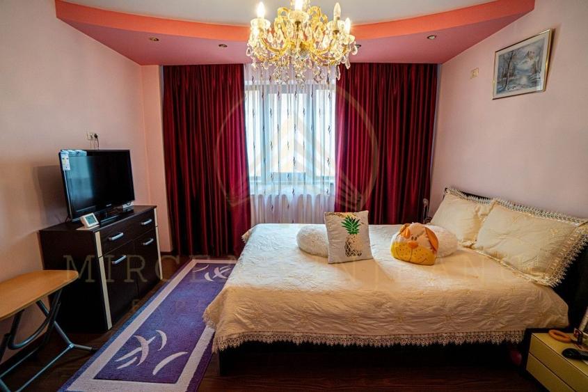 Casă individuală cu 7 camere cu Canalizare în Palazu Mare
